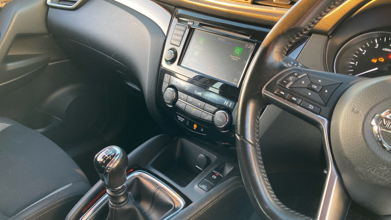 Nissan Qashqai 1.3 DiG-T Acenta Premium 5dr Petrol Hatchback